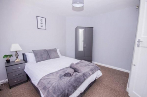 Come & Stay with Free Breakfast and Driveway Parking